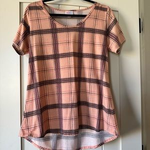 Very gently used LuluRoe top - Size Medium.